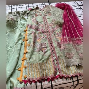 Brand new Improzia Serene suit Womens pistachio green and pink Large